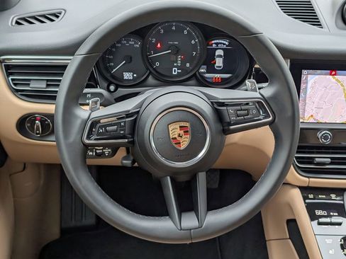 Certified 2025 Porsche Macan AWD/4WD image 18