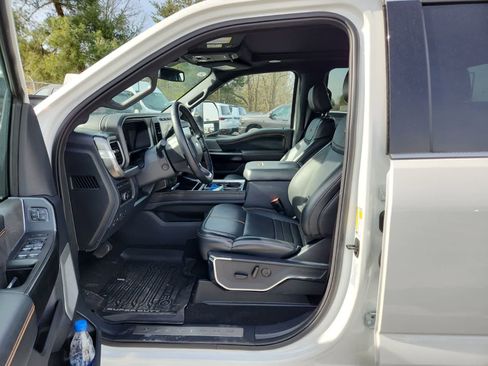 Used 2024 Ford F350 Platinum w/ FX4 Off-Road Package image 16