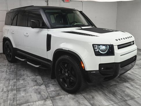 Used 2023 Land Rover Defender 110 X-Dynamic SE image 3