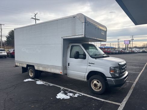 Used 2015 Ford E-350 and Econoline 350 Super Duty image 38