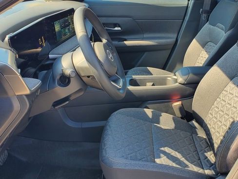 New 2025 Nissan Kicks SV image 10