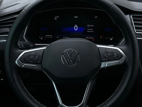 Used 2023 Volkswagen Tiguan SE image 13