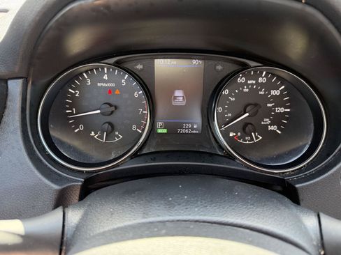 Used 2018 Nissan Rogue SV AWD/4WD image 8