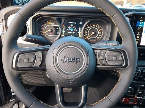 Used 2024 Jeep Gladiator Sport image 16