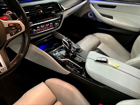 Used 2018 BMW M5 image 18