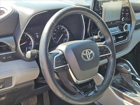Used 2021 Toyota Highlander Limited AWD/4WD image 10