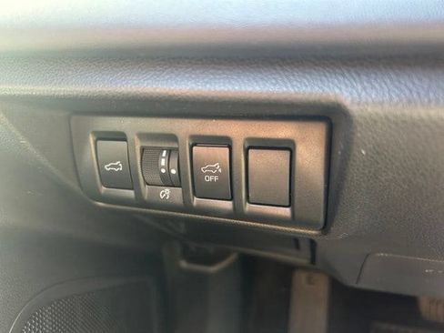 Used 2025 Subaru Outback Limited AWD/4WD image 21