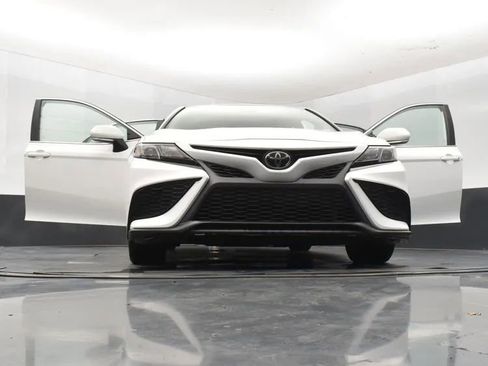 Used 2023 Toyota Camry SE FWD image 11