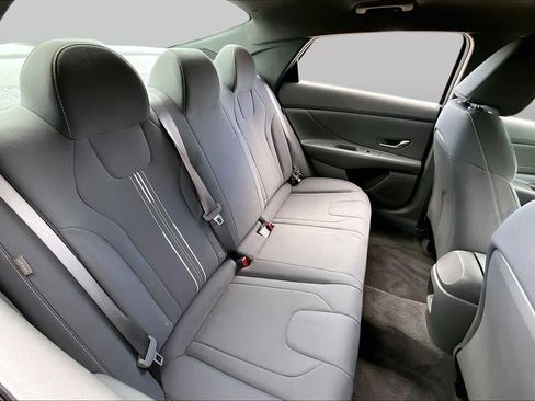 Used 2025 Hyundai Elantra Sport FWD image 18