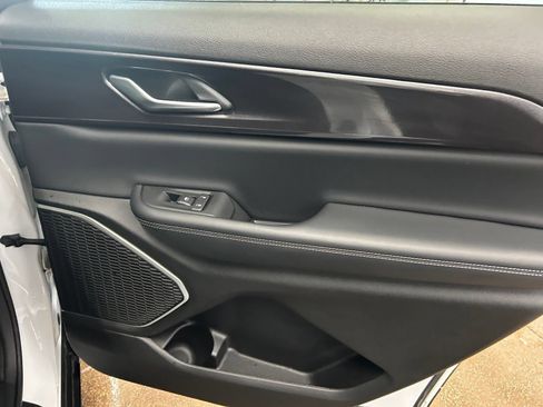 Certified 2022 Jeep Grand Cherokee L Laredo w/ Luxury Tech Group I AWD/4WD image 30