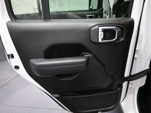 Used 2024 Jeep Wrangler Unlimited Rubicon image 28