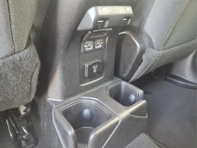Used 2025 Jeep Wrangler Unlimited Sahara AWD/4WD image 16