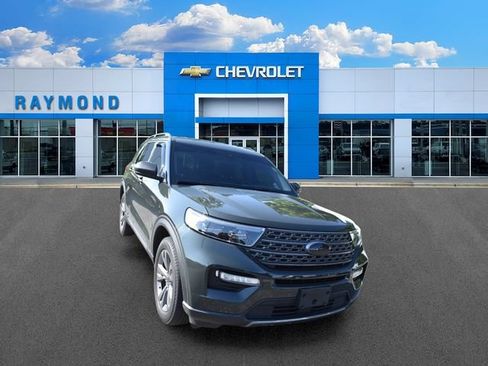 Used 2022 Ford Explorer XLT w/ Equipment Group 202A AWD/4WD image 9