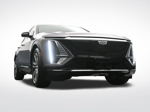 Certified 2025 Cadillac Lyriq Luxury AWD/4WD image 30