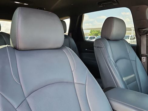 Used 2024 Buick Enclave Essence FWD image 18
