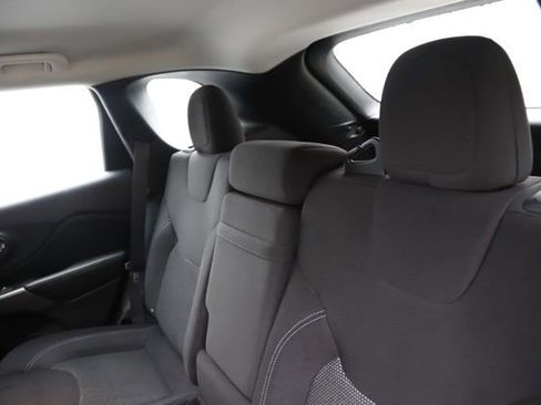 Used 2019 Jeep Cherokee Sport image 14