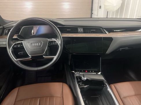 Used 2021 Audi e-tron Premium Plus w/ Premium Plus Package image 19