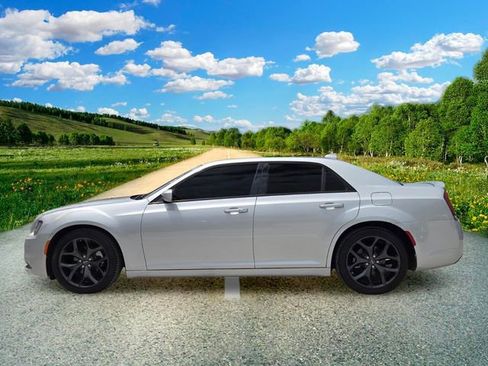 Used 2022 Chrysler 300 S w/ Comfort Group RWD image 3