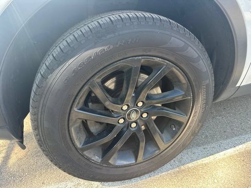 Used 2018 Land Rover Discovery Sport SE AWD/4WD image 2