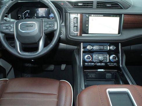Used 2024 GMC Yukon Denali Ultimate AWD/4WD image 4