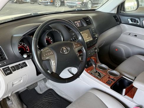 Used 2008 Toyota Highlander Limited FWD image 2