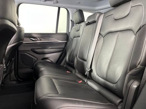 Used 2023 Jeep Grand Cherokee Limited AWD/4WD image 39