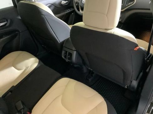 Used 2016 Jeep Cherokee 75th Anniversary FWD image 32