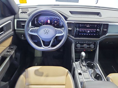 Certified 2023 Volkswagen Atlas Cross Sport SE w/ Panoramic Sunroof Package FWD image 14