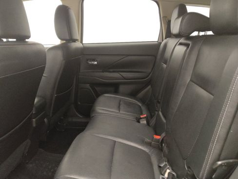 Used 2018 Mitsubishi Outlander SEL image 18