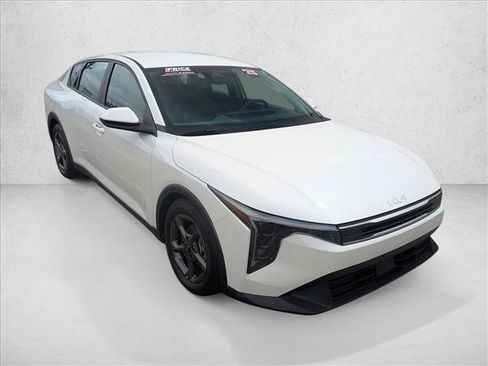 Used 2025 Kia K4 FWD image 3