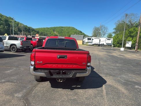 Used 2021 Toyota Tacoma SR5 AWD/4WD image 6