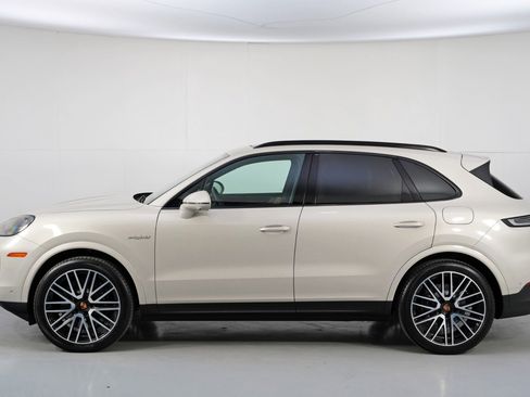 Used 2025 Porsche Cayenne E-Hybrid image 49
