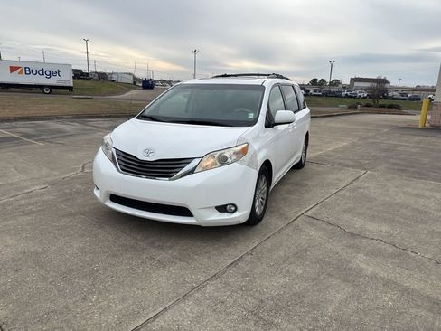 Used 2013 Toyota Sienna XLE image 5
