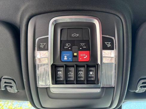 Used 2019 RAM 1500 Limited AWD/4WD image 11