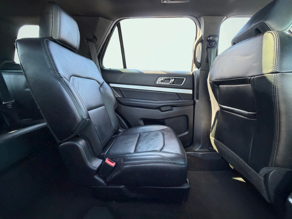 Used 2017 Ford Explorer XLT w/ Equipment Group 202A FWD image 46