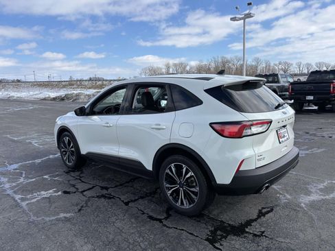Certified 2021 Ford Escape SE w/ SE Sport Appearance Package image 7