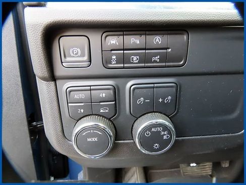 Used 2025 Chevrolet Suburban LT AWD/4WD image 22
