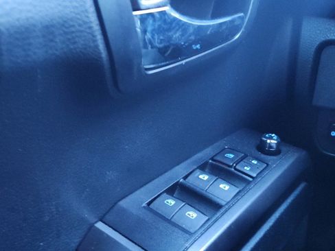 Used 2018 Toyota Tacoma TRD Sport image 22