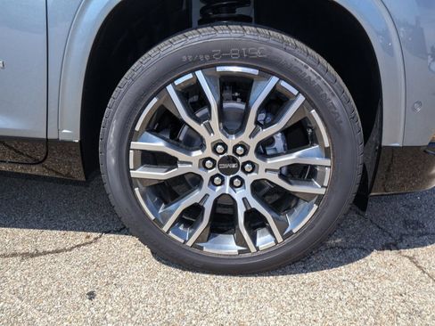 New 2027 GMC Acadia Denali Ultimate w/ LPO, Floor Liner Package AWD/4WD image 39