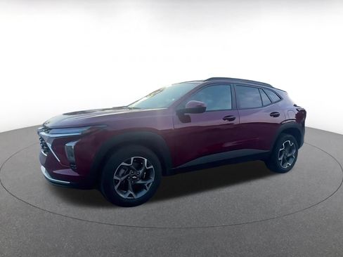 Used 2025 Chevrolet Trax LT FWD image 7
