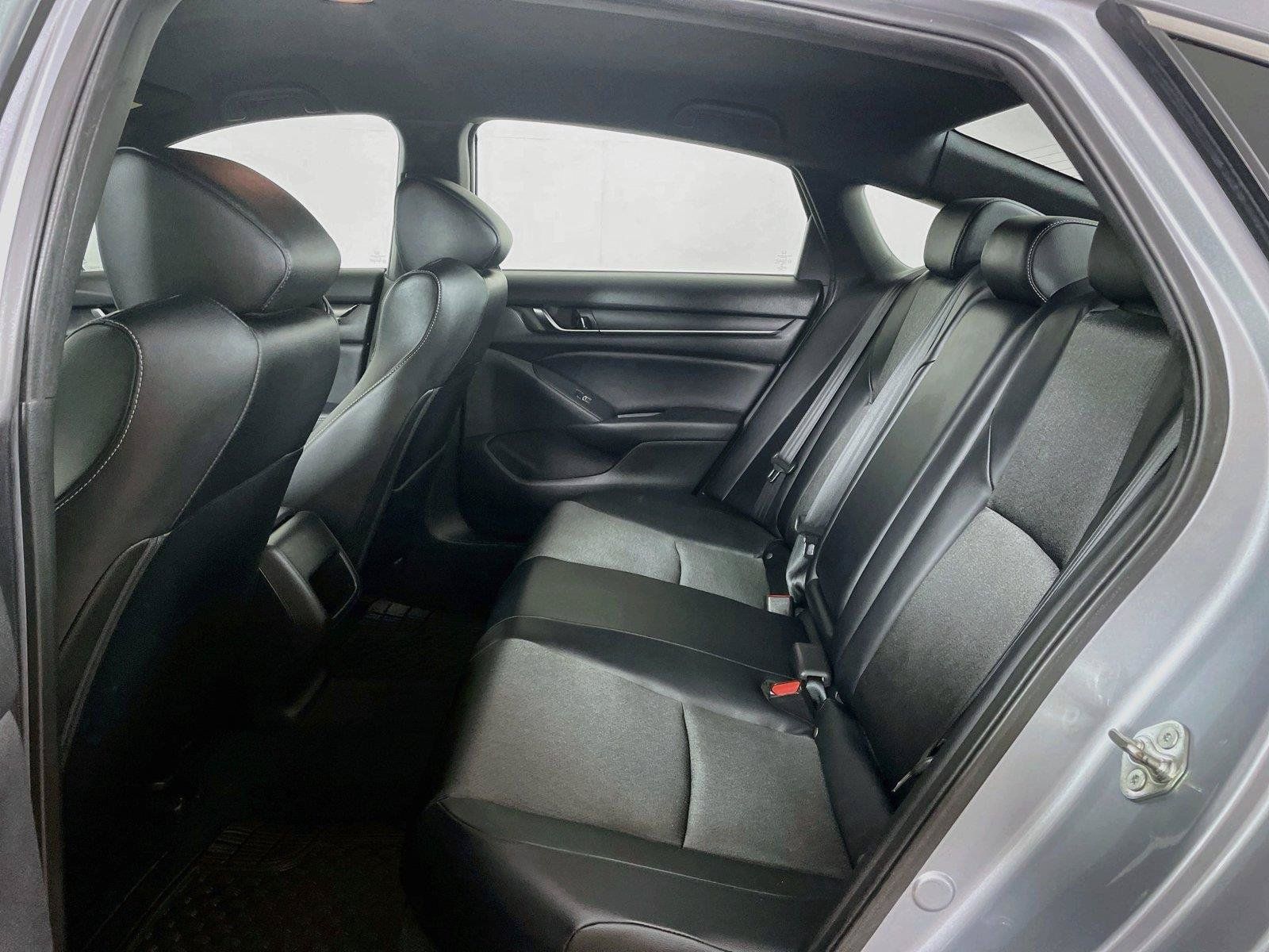 Used 2018 Honda Accord Sport image 11