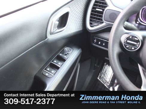 Used 2023 Kia Soul LX w/ LX Technology Package image 13