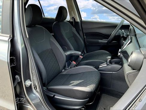 Used 2021 Nissan Kicks S image 31