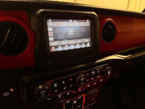 Used 2018 Jeep Wrangler Unlimited Sport S AWD/4WD image 22
