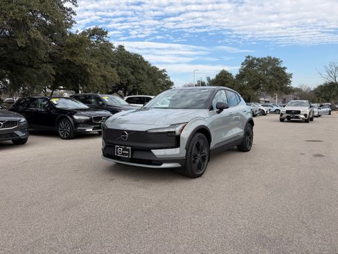 New 2026 Volvo EX30 Cross Country Ultra image 2