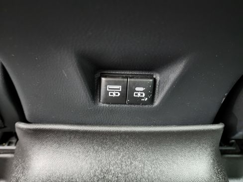 Used 2025 Toyota Camry SE image 37