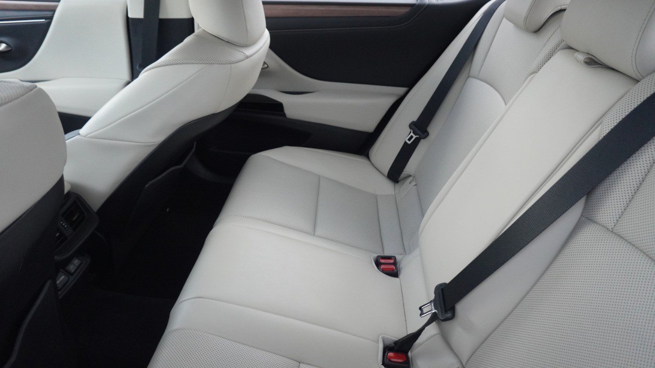 Certified 2025 Lexus ES 300h w/ Premium Package FWD image 11
