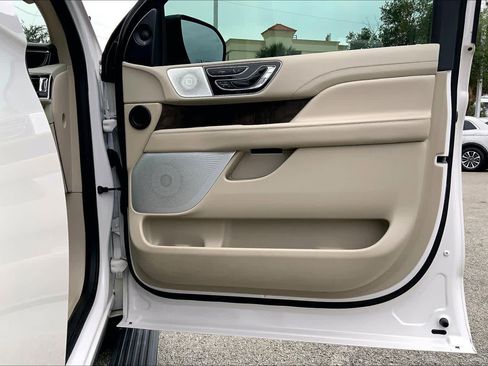 Used 2019 Lincoln Navigator Reserve AWD/4WD image 23