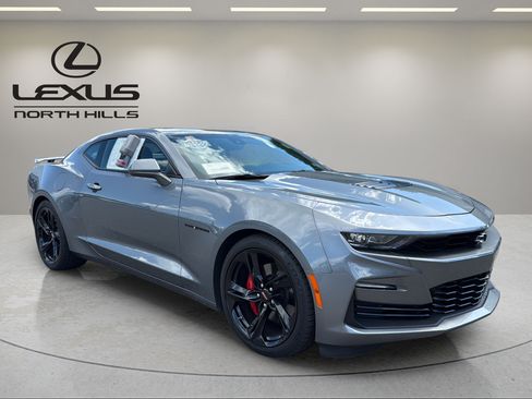 Used 2020 Chevrolet Camaro SS RWD image 4