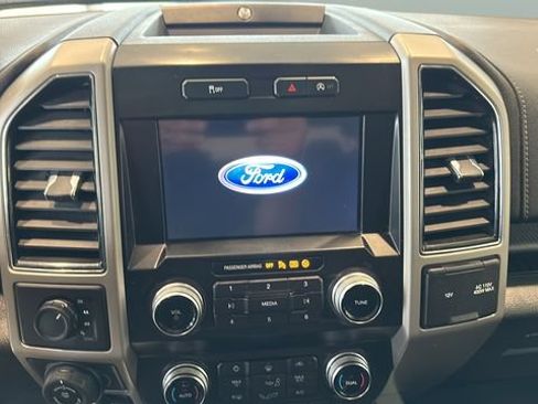 Used 2019 Ford F150 Lariat w/ Equipment Group 502A Luxury AWD/4WD image 11